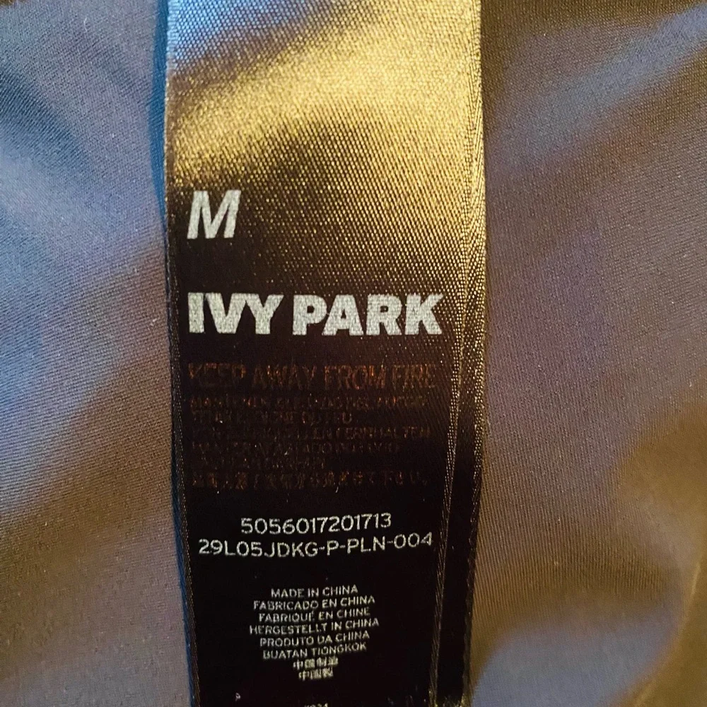 IVY PARK Charcoal Legging Capris - Picture 3 of 4
